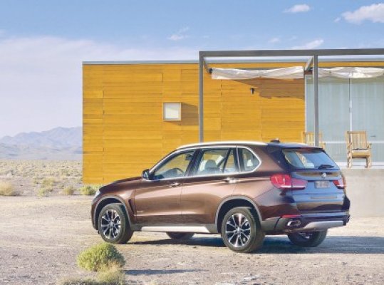 Un nou BMW X5 a ieşit în lume